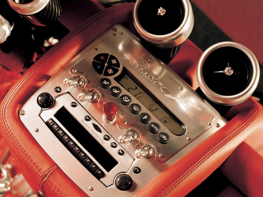Детали интерьера Pagani Zonda Roadster F 2006 года  (фото 25 из 51)